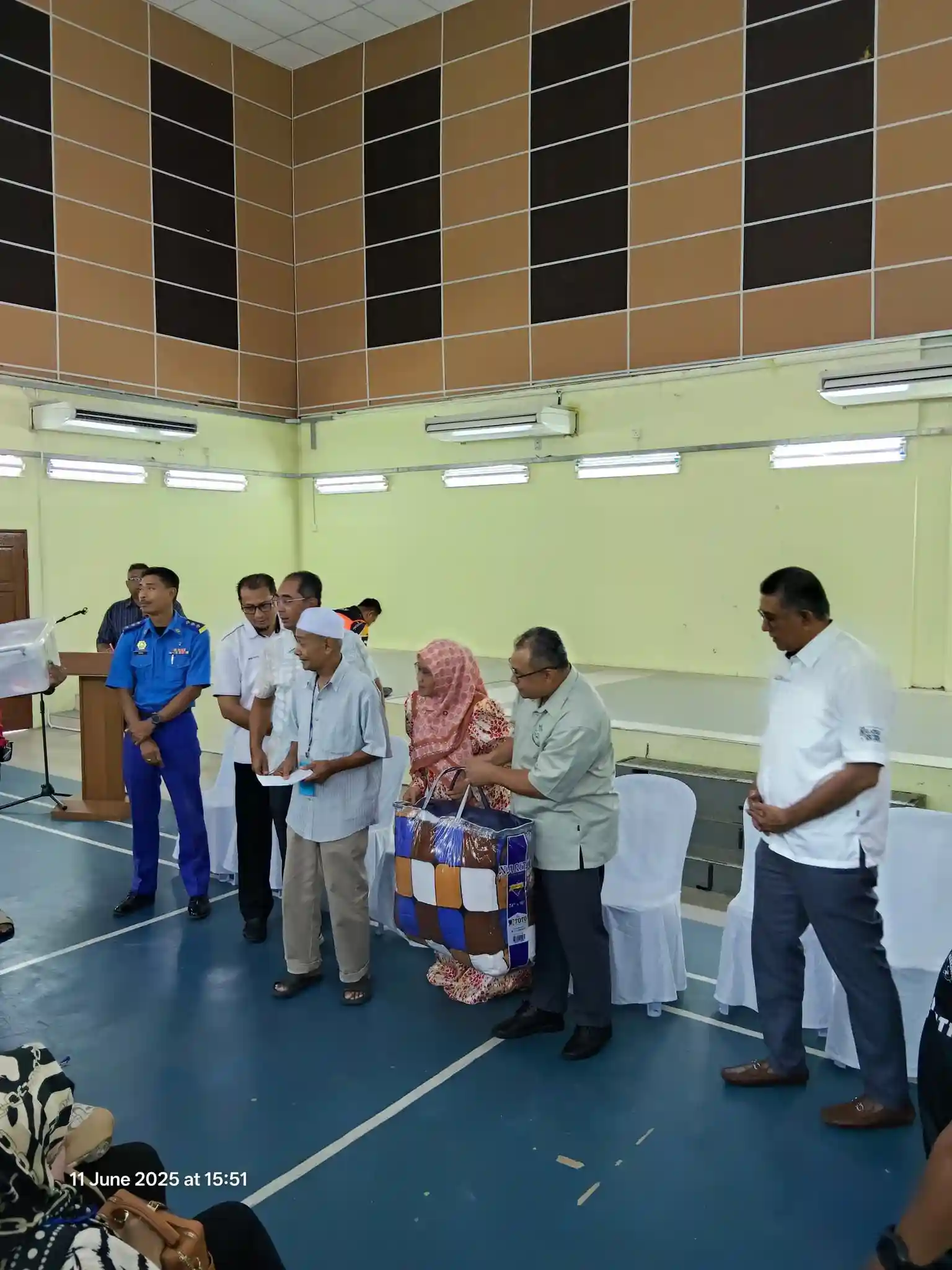 YB. Dato’ Hajah Sabariah Sampaikan Bantuan Kepada Mangsa Ribut di Temerloh